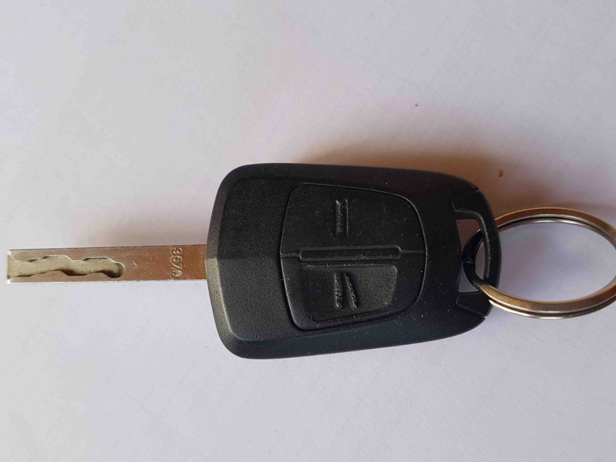 Kfz Opel Schlüssel nach Code fräsen - Schlüsseldienst Frankfurt am